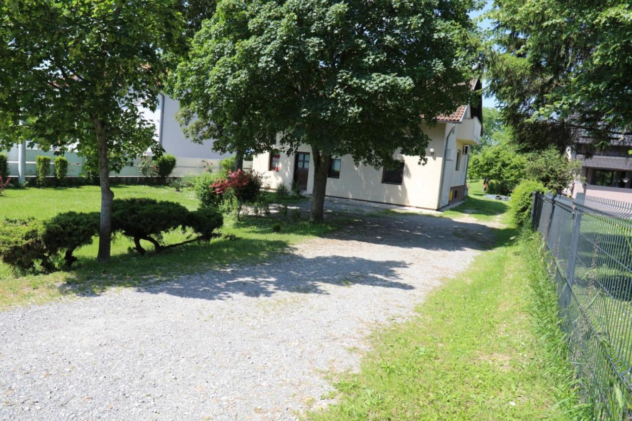 Maple Place Velika Gorica Esterno foto