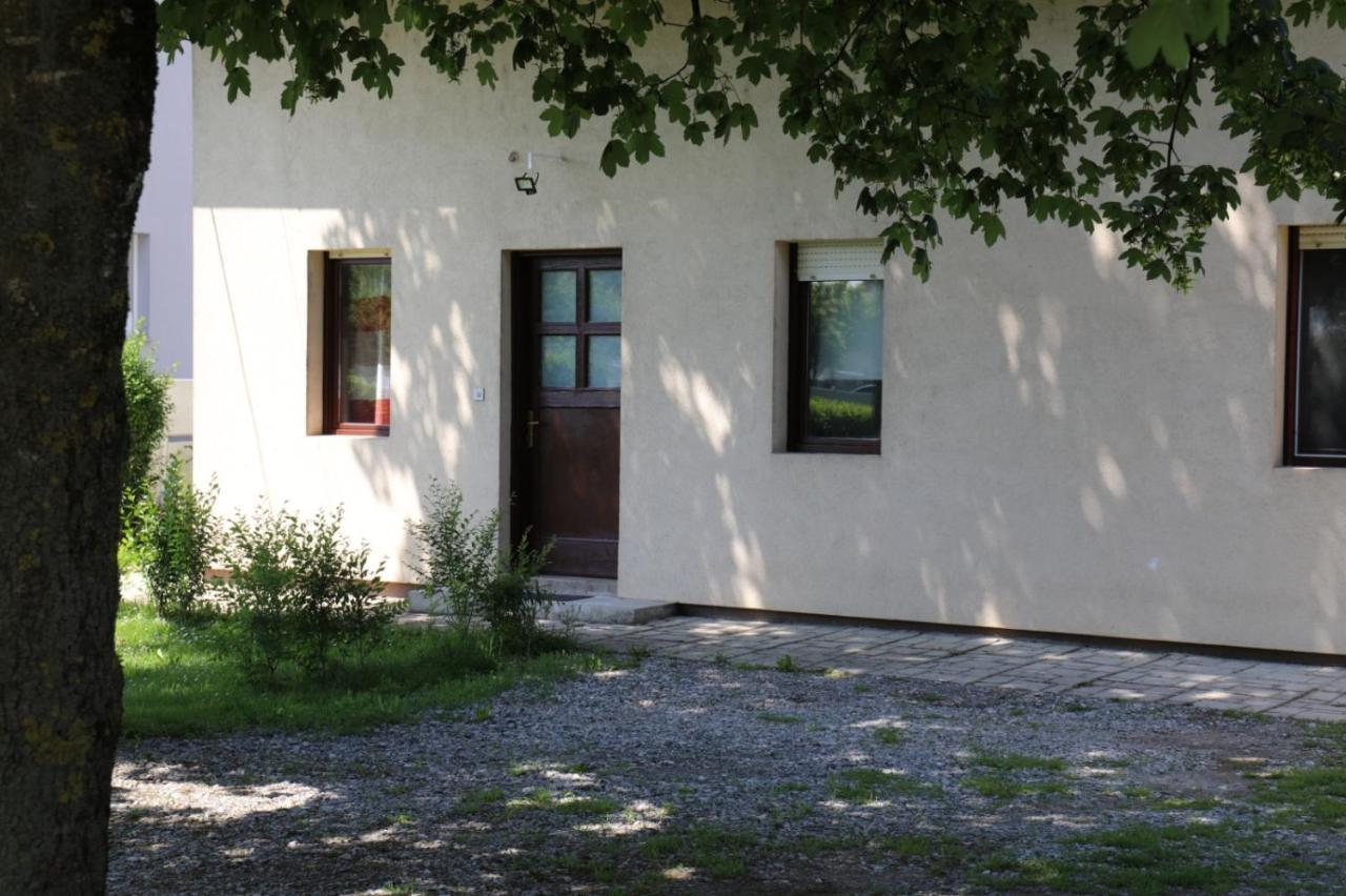 Maple Place Velika Gorica Esterno foto